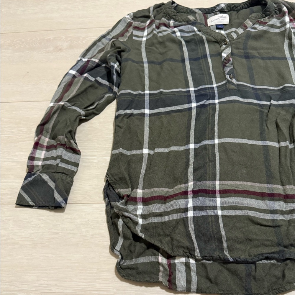 ✨Universal Thread Green Plaid Button Down Shirt - Picture 3 of 10